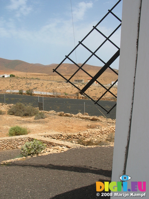 27782 Shadow of blades Windmill museum Tiscamanita